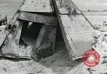 Standbild Unfall während der Schlacht von Tarawa Gilbert Inseln, 1943, aus Sekunde 50 historischem Filmmaterial Videoclip 65675023683