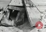 Standbild Unfall während der Schlacht von Tarawa Gilbert Inseln, 1943, aus Sekunde 52 historischem Filmmaterial Videoclip 65675023683