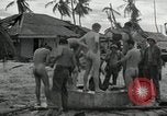 Standbild US Marines Gilbert Inseln, 1943, aus Sekunde 4 historischem Filmmaterial Videoclip 65675023684