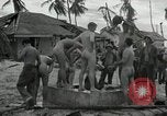 Standbild US Marines Gilbert Inseln, 1943, aus Sekunde 6 historischem Filmmaterial Videoclip 65675023684