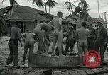 Standbild US Marines Gilbert Inseln, 1943, aus Sekunde 8 historischem Filmmaterial Videoclip 65675023684