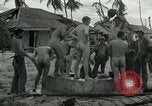 Standbild US Marines Gilbert Inseln, 1943, aus Sekunde 9 historischem Filmmaterial Videoclip 65675023684
