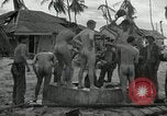 Standbild US Marines Gilbert Inseln, 1943, aus Sekunde 11 historischem Filmmaterial Videoclip 65675023684