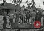 Standbild US Marines Gilbert Inseln, 1943, aus Sekunde 12 historischem Filmmaterial Videoclip 65675023684