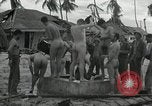 Standbild US Marines Gilbert Inseln, 1943, aus Sekunde 16 historischem Filmmaterial Videoclip 65675023684