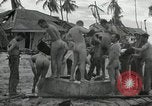 Standbild US Marines Gilbert Inseln, 1943, aus Sekunde 17 historischem Filmmaterial Videoclip 65675023684