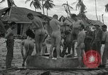 Standbild US Marines Gilbert Inseln, 1943, aus Sekunde 18 historischem Filmmaterial Videoclip 65675023684