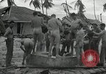 Standbild US Marines Gilbert Inseln, 1943, aus Sekunde 19 historischem Filmmaterial Videoclip 65675023684