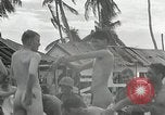 Standbild US Marines Gilbert Inseln, 1943, aus Sekunde 20 historischem Filmmaterial Videoclip 65675023684
