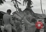 Standbild US Marines Gilbert Inseln, 1943, aus Sekunde 24 historischem Filmmaterial Videoclip 65675023684