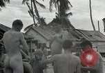 Standbild US Marines Gilbert Inseln, 1943, aus Sekunde 25 historischem Filmmaterial Videoclip 65675023684