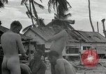Standbild US Marines Gilbert Inseln, 1943, aus Sekunde 28 historischem Filmmaterial Videoclip 65675023684