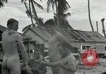 Standbild US Marines Gilbert Inseln, 1943, aus Sekunde 31 historischem Filmmaterial Videoclip 65675023684