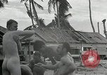 Standbild US Marines Gilbert Inseln, 1943, aus Sekunde 33 historischem Filmmaterial Videoclip 65675023684