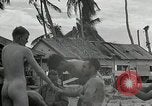 Standbild US Marines Gilbert Inseln, 1943, aus Sekunde 34 historischem Filmmaterial Videoclip 65675023684