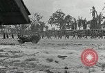 Standbild US Marines Gilbert Inseln, 1943, aus Sekunde 44 historischem Filmmaterial Videoclip 65675023684