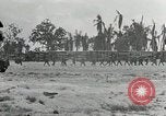 Standbild US Marines Gilbert Inseln, 1943, aus Sekunde 48 historischem Filmmaterial Videoclip 65675023684