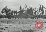 Standbild US Marines Gilbert Inseln, 1943, aus Sekunde 49 historischem Filmmaterial Videoclip 65675023684