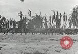 Standbild US Marines Gilbert Inseln, 1943, aus Sekunde 50 historischem Filmmaterial Videoclip 65675023684