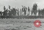 Standbild US Marines Gilbert Inseln, 1943, aus Sekunde 51 historischem Filmmaterial Videoclip 65675023684