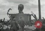 Standbild US Marines Gilbert Inseln, 1943, aus Sekunde 55 historischem Filmmaterial Videoclip 65675023684