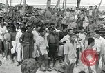 Standbild die koreanischen Arbeitnehmer Gilbert Inseln, 1943, aus Sekunde 11 historischem Filmmaterial Videoclip 65675023685