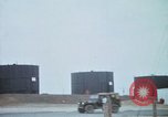 Immagine di Obice gusci in discarica di munizioni Long Binh Vietnam, 1969, secondo 31 filmato di repertorio 65675023698