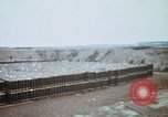Immagine di Obice gusci in discarica di munizioni Long Binh Vietnam, 1969, secondo 62 filmato di repertorio 65675023698