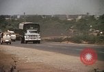 Immagine di Autostrada security Long Binh Vietnam, 1970, secondo 13 filmato di repertorio 65675023712