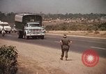 Immagine di Autostrada security Long Binh Vietnam, 1970, secondo 21 filmato di repertorio 65675023712