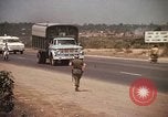 Immagine di Autostrada security Long Binh Vietnam, 1970, secondo 22 filmato di repertorio 65675023712