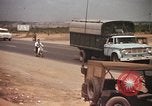 Immagine di Autostrada security Long Binh Vietnam, 1970, secondo 26 filmato di repertorio 65675023712
