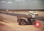 Immagine di Autostrada security Long Binh Vietnam, 1970, secondo 32 filmato di repertorio 65675023712