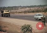 Immagine di Autostrada security Long Binh Vietnam, 1970, secondo 38 filmato di repertorio 65675023712