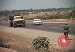 Immagine di Autostrada security Long Binh Vietnam, 1970, secondo 40 filmato di repertorio 65675023712