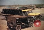 Immagine di Autostrada security Long Binh Vietnam, 1970, secondo 56 filmato di repertorio 65675023712