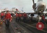 Image USS Coral Sea sud de la mer de Chine du Sud, 1967, de la seconde 4 séquences d'archives historiques vidéo 65675023715