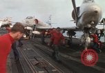 Image USS Coral Sea sud de la mer de Chine du Sud, 1967, de la seconde 7 séquences d'archives historiques vidéo 65675023715