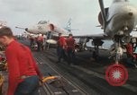 Image USS Coral Sea sud de la mer de Chine du Sud, 1967, de la seconde 11 séquences d'archives historiques vidéo 65675023715