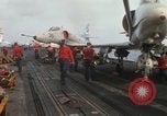 Image USS Coral Sea sud de la mer de Chine du Sud, 1967, de la seconde 13 séquences d'archives historiques vidéo 65675023715