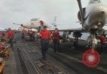 Image USS Coral Sea sud de la mer de Chine du Sud, 1967, de la seconde 14 séquences d'archives historiques vidéo 65675023715