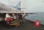 Image USS Coral Sea sud de la mer de Chine du Sud, 1967, de la seconde 17 séquences d'archives historiques vidéo 65675023715
