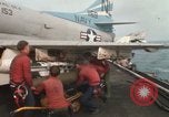 Image USS Coral Sea sud de la mer de Chine du Sud, 1967, de la seconde 32 séquences d'archives historiques vidéo 65675023715