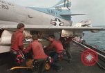 Image USS Coral Sea sud de la mer de Chine du Sud, 1967, de la seconde 33 séquences d'archives historiques vidéo 65675023715