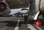 Standbild Aktivitäten an Bord der USS Constellation (CVA-64) während des Vietnam Krieges South China Sea, 1967, aus Sekunde 16 historischem Filmmaterial Videoclip 65675023717