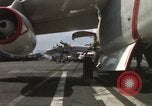 Standbild Aktivitäten an Bord der USS Constellation (CVA-64) während des Vietnam Krieges South China Sea, 1967, aus Sekunde 18 historischem Filmmaterial Videoclip 65675023717
