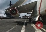 Standbild Aktivitäten an Bord der USS Constellation (CVA-64) während des Vietnam Krieges South China Sea, 1967, aus Sekunde 21 historischem Filmmaterial Videoclip 65675023717