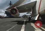 Standbild Aktivitäten an Bord der USS Constellation (CVA-64) während des Vietnam Krieges South China Sea, 1967, aus Sekunde 22 historischem Filmmaterial Videoclip 65675023717