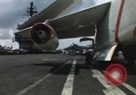 Standbild Aktivitäten an Bord der USS Constellation (CVA-64) während des Vietnam Krieges South China Sea, 1967, aus Sekunde 29 historischem Filmmaterial Videoclip 65675023717