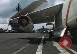Standbild Aktivitäten an Bord der USS Constellation (CVA-64) während des Vietnam Krieges South China Sea, 1967, aus Sekunde 32 historischem Filmmaterial Videoclip 65675023717